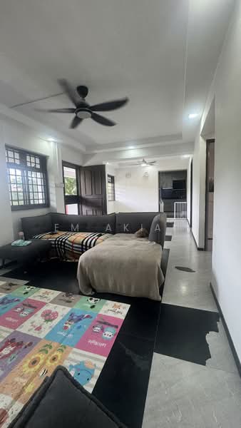 445 Choa Chu Kang Avenue 4, 445 Choa Chu Kang Avenue 4, 3 Bedrooms, 1,076 sqft, HDB Flat For Sale, by Em Akiak, 500131838 - Living Room - PropertyGuru.com.sg