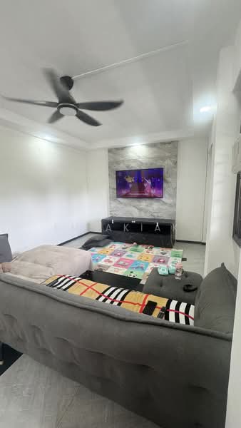 445 Choa Chu Kang Avenue 4, 445 Choa Chu Kang Avenue 4, 3 Bedrooms, 1,076 sqft, HDB Flat For Sale, by Em Akiak, 500131838 - Living Room - PropertyGuru.com.sg