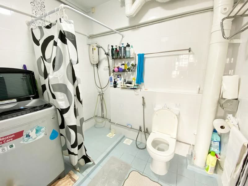 601 Bedok Reservoir Road, 601 Bedok Reservoir Road, 3 Bedrooms, 1,292 sqft, HDB Flat For Sale, by Conrad Tham, 500131842 - Bathroom - PropertyGuru.com.sg