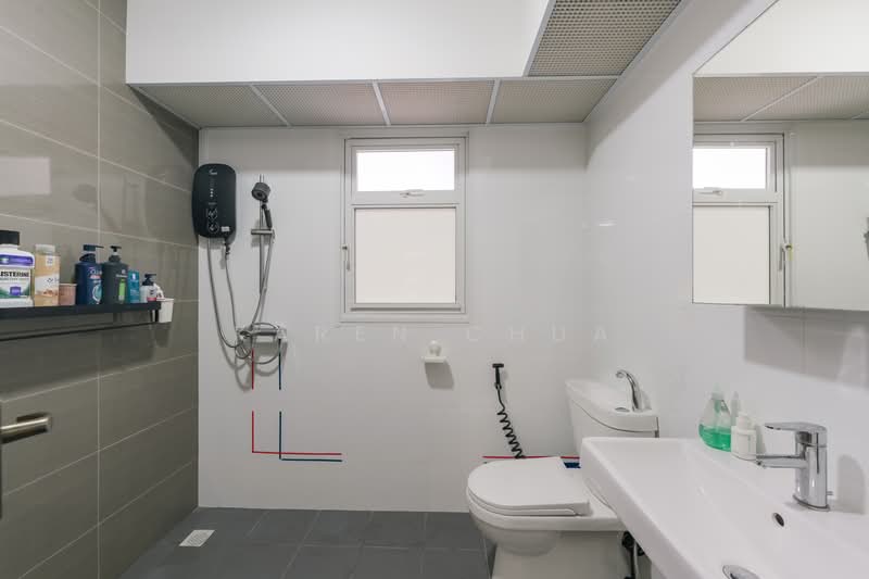 619B Tampines Street 61, 619B Tampines Street 61, 3 Bedrooms, 1,001 sqft, HDB Flat For Sale, by Karen Chua, 500131847 - Bathroom - PropertyGuru.com.sg