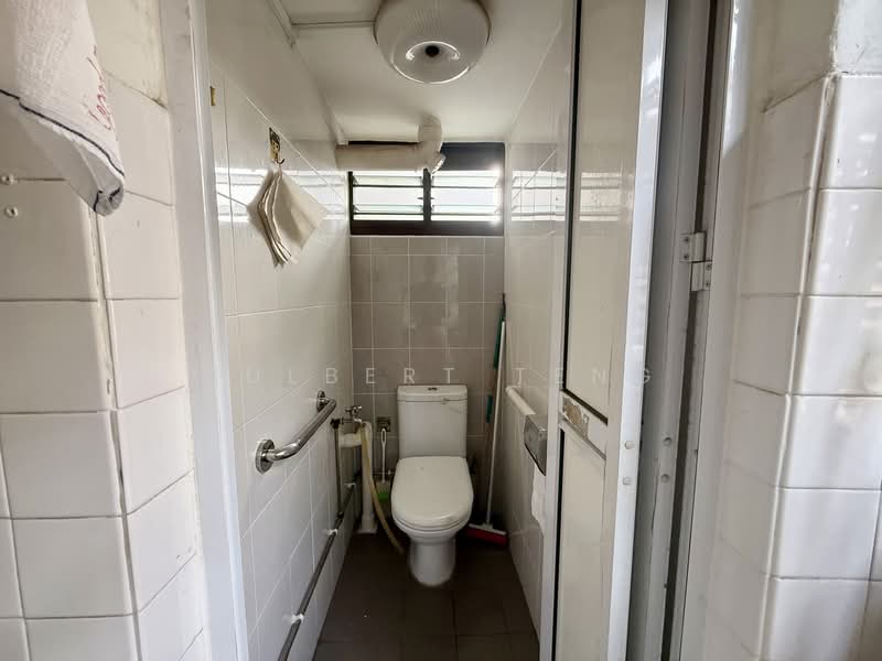 77 Bedok North Road, 77 Bedok North Road, 2 Bedrooms, 646 sqft, HDB Flat For Rent, by Hulbert Teng, 500131852 - Bathroom - PropertyGuru.com.sg