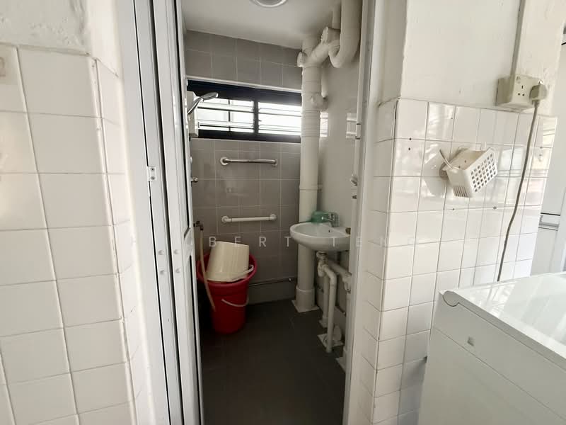 77 Bedok North Road, 77 Bedok North Road, 2 Bedrooms, 646 sqft, HDB Flat For Rent, by Hulbert Teng, 500131852 - Bathroom - PropertyGuru.com.sg