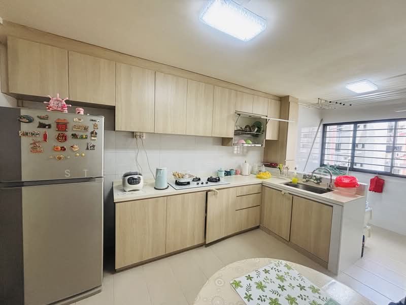 248 Jurong East Street 24, 248 Jurong East Street 24, 2 Bedrooms, 721 sqft, HDB Flat For Sale, by Stephanie Foong, 500131853 - Kitchen - PropertyGuru.com.sg