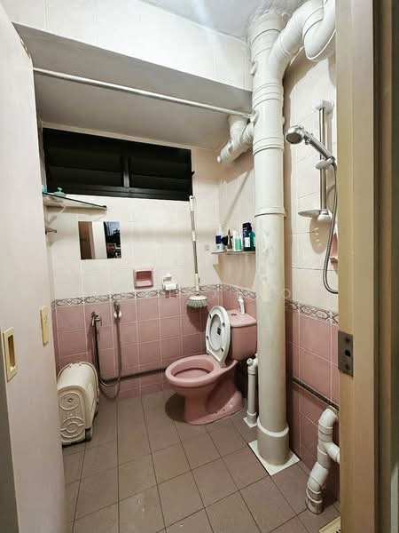 256 Ang Mo Kio Avenue 4, 256 Ang Mo Kio Avenue 4, 2 Bedrooms, 786 sqft, HDB Flat For Sale, by Mike Xiao, 500131906 - Bathroom - PropertyGuru.com.sg