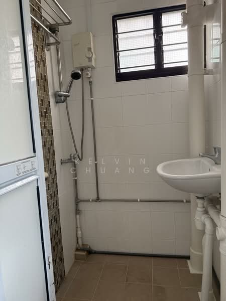 133 Jalan Bukit Merah, 133 Jalan Bukit Merah, 2 Bedrooms, 635 sqft, HDB Flat For Sale, by Kelvin Chuang, 500131920 - Bathroom - PropertyGuru.com.sg