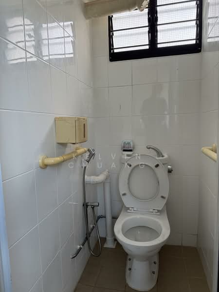 133 Jalan Bukit Merah, 133 Jalan Bukit Merah, 2 Bedrooms, 635 sqft, HDB Flat For Sale, by Kelvin Chuang, 500131920 - Bathroom - PropertyGuru.com.sg