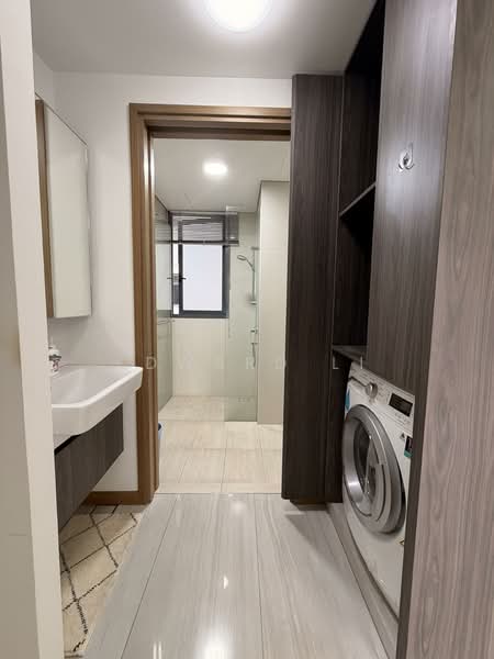 Lakeville, 3 Jurong Lake Link, 3 Bedrooms, 947 sqft, Condominium For Rent, by Edward Li, 500131938 - Bathroom - PropertyGuru.com.sg
