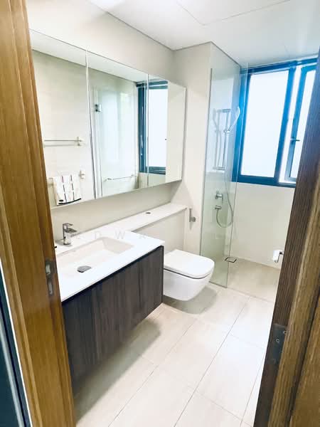 Lakeville, 3 Jurong Lake Link, 3 Bedrooms, 947 sqft, Condominium For Rent, by Edward Li, 500131938 - Bathroom - PropertyGuru.com.sg