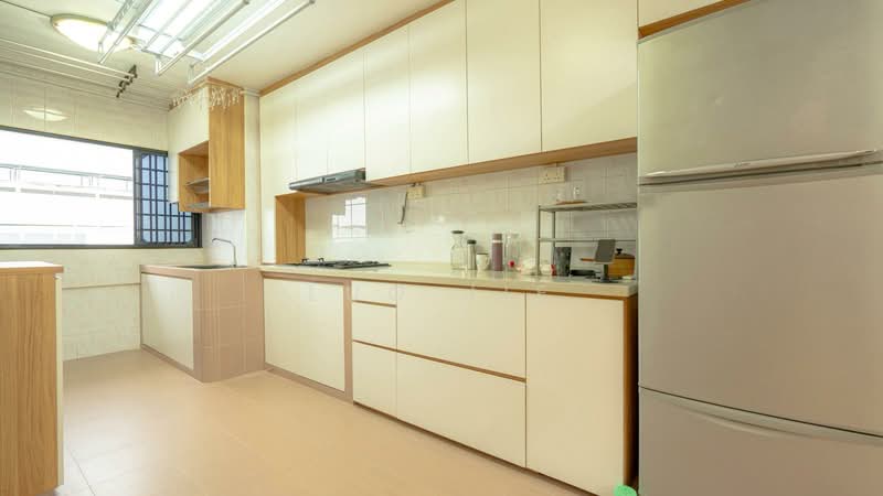 148 Yishun Street 11, 148 Yishun Street 11, 2 Bedrooms, 721 sqft, HDB Flat For Sale, by Luo Jie, 500131945 - Kitchen - PropertyGuru.com.sg