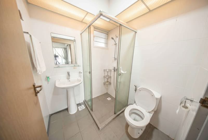 194B Bukit Batok West Avenue 6, 194B Bukit Batok West Avenue 6, 3 Bedrooms, 1,023 sqft, HDB Flat For Sale, by Xavier Tan, 500131947 - Bathroom - PropertyGuru.com.sg