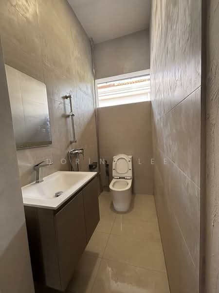 Jalan seni, Jalan seni, 5 Bedrooms, 3,500 sqft, Semi-Detached House For Rent, by Dorina Lee, 500131965 - Bathroom - PropertyGuru.com.sg