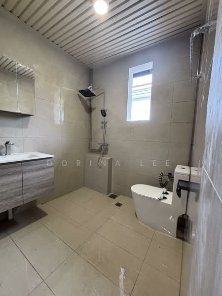 Jalan seni, Jalan seni, 5 Bedrooms, 3,500 sqft, Semi-Detached House For Rent, by Dorina Lee, 500131965 - Bathroom - PropertyGuru.com.sg