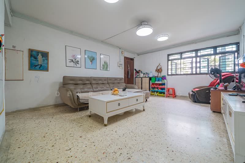 412 Ang Mo Kio Avenue 10, 412 Ang Mo Kio Avenue 10, 3 Bedrooms, 990 sqft, HDB Flat For Sale, by Derrick Dang, 500131968 - Living Room - PropertyGuru.com.sg