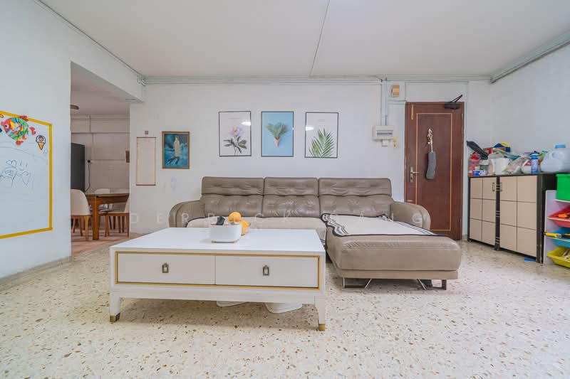 412 Ang Mo Kio Avenue 10, 412 Ang Mo Kio Avenue 10, 3 Bedrooms, 990 sqft, HDB Flat For Sale, by Derrick Dang, 500131968 - Living Room - PropertyGuru.com.sg