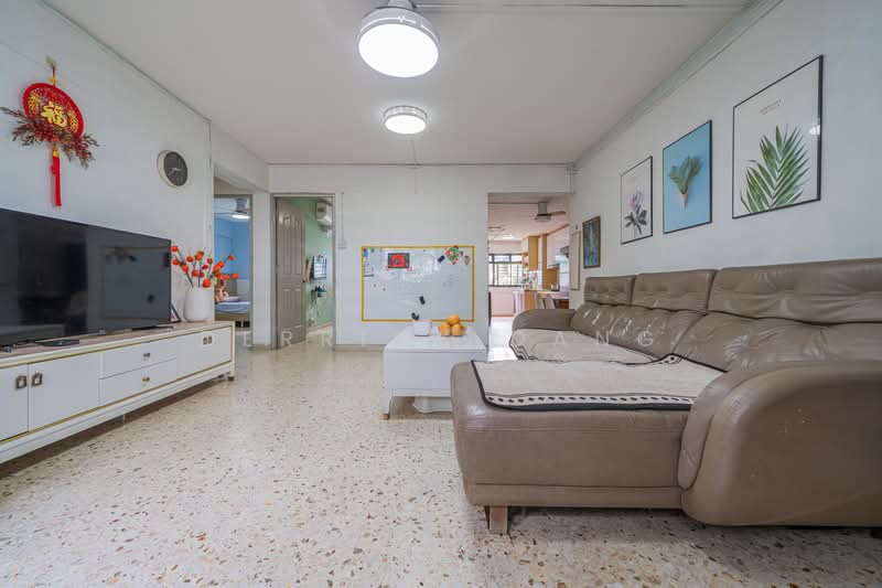 412 Ang Mo Kio Avenue 10, 412 Ang Mo Kio Avenue 10, 3 Bedrooms, 990 sqft, HDB Flat For Sale, by Derrick Dang, 500131968 - Living Room - PropertyGuru.com.sg