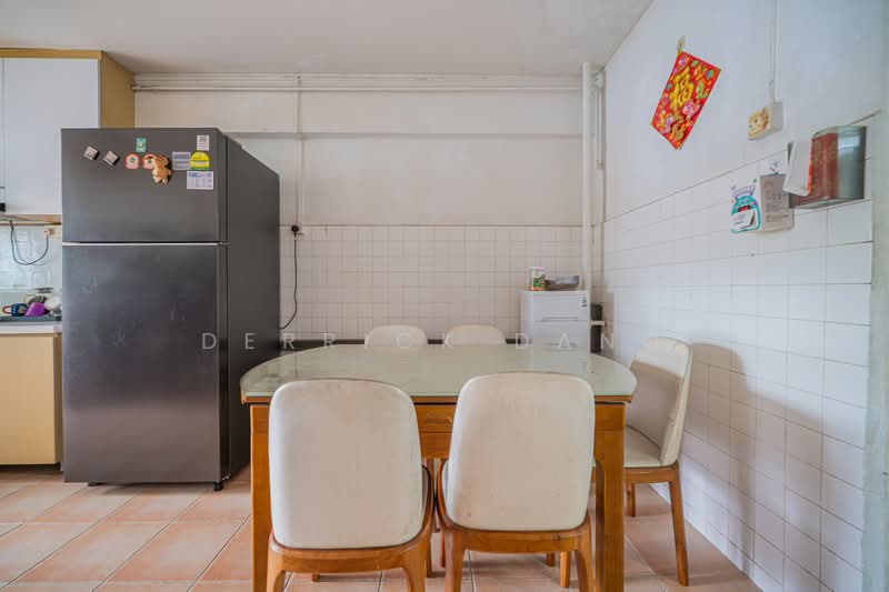 412 Ang Mo Kio Avenue 10, 412 Ang Mo Kio Avenue 10, 3 Bedrooms, 990 sqft, HDB Flat For Sale, by Derrick Dang, 500131968 - Kitchen - PropertyGuru.com.sg