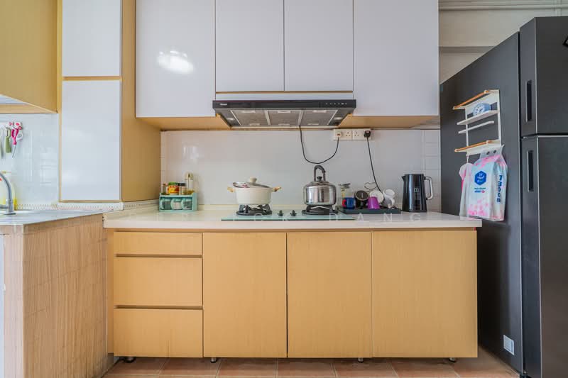 412 Ang Mo Kio Avenue 10, 412 Ang Mo Kio Avenue 10, 3 Bedrooms, 990 sqft, HDB Flat For Sale, by Derrick Dang, 500131968 - Kitchen - PropertyGuru.com.sg