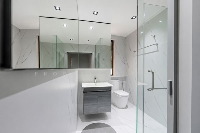 Lakepoint Condo, 10 Lakepoint Drive, 4 Bedrooms, 2,217 sqft, Condominium For Sale, by Warren Chan, 500131974 - Bathroom - PropertyGuru.com.sg