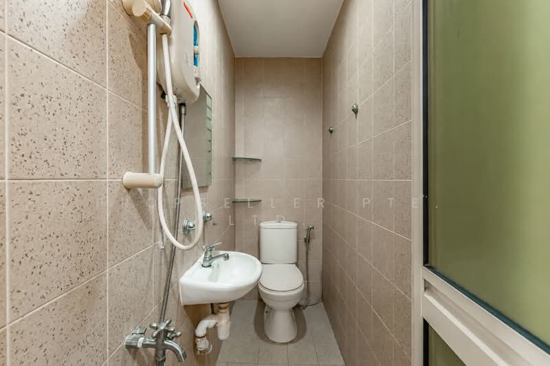 Lakepoint Condo, 10 Lakepoint Drive, 4 Bedrooms, 2,217 sqft, Condominium For Sale, by Warren Chan, 500131974 - Bathroom - PropertyGuru.com.sg