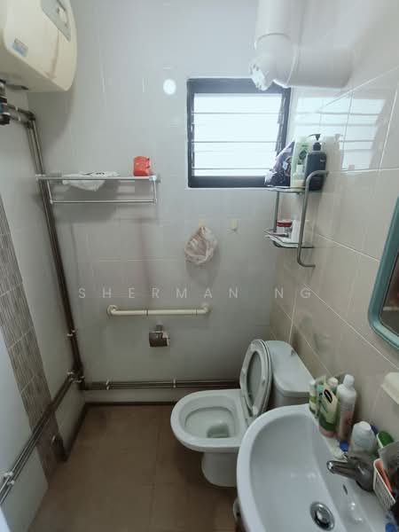 623 Ang Mo Kio Avenue 9, 623 Ang Mo Kio Avenue 9, 2 Bedrooms, 883 sqft, HDB Flat For Sale, by Sherman Ng, 500131977 - Bathroom - PropertyGuru.com.sg