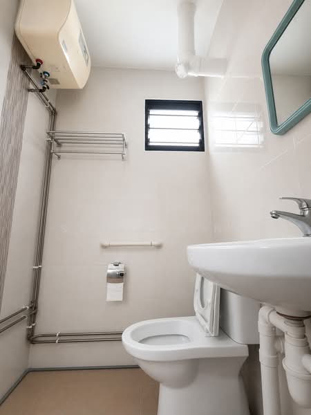 623 Ang Mo Kio Avenue 9, 623 Ang Mo Kio Avenue 9, 2 Bedrooms, 883 sqft, HDB Flat For Sale, by Sherman Ng, 500131977 - Bathroom - PropertyGuru.com.sg