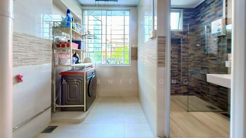 157 Yung Loh Road, 157 Yung Loh Road, 3 Bedrooms, 1,184 sqft, HDB Flat For Sale, by Nathaniel Ong, 500131978 - Bathroom - PropertyGuru.com.sg