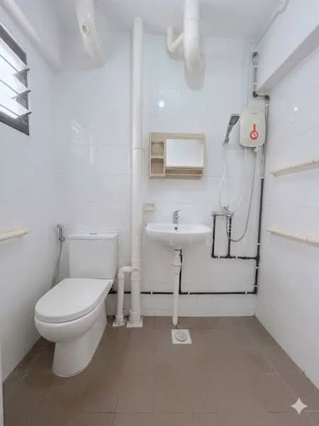 635 Yishun Street 61, 635 Yishun Street 61, 3 Bedrooms, 904 sqft, HDB Flat For Sale, by OHMYHOME PTE LTD, 500131986 - Bathroom - PropertyGuru.com.sg