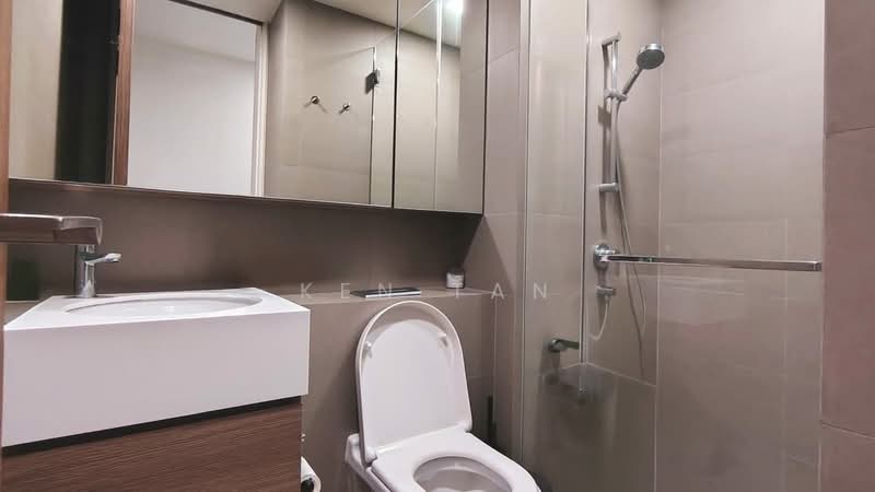 Echelon, 7 Alexandra View, 2 Bedrooms, 732 sqft, Condominium For Rent, by Ken Tan, 500131993 - Bathroom - PropertyGuru.com.sg