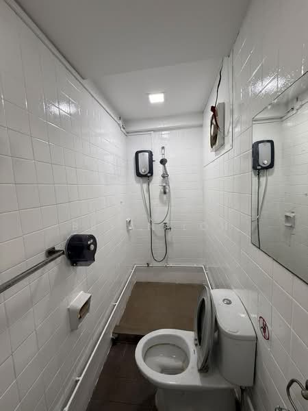 Textile Centre, 200 Jalan Sultan, 883 sqft, Office For Rent, by Bryan Loh, 500131997 - Bathroom - CommercialGuru.com.sg