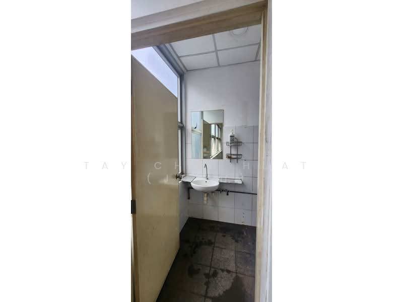 Harvest @ Woodlands, 280 Woodlands Industrial Park E5, 1,906 sqft, Factory / Workshop (B2) For Rent, by Tay Chai Huat (Josh), 500132038 - Bathroom - CommercialGuru.com.sg