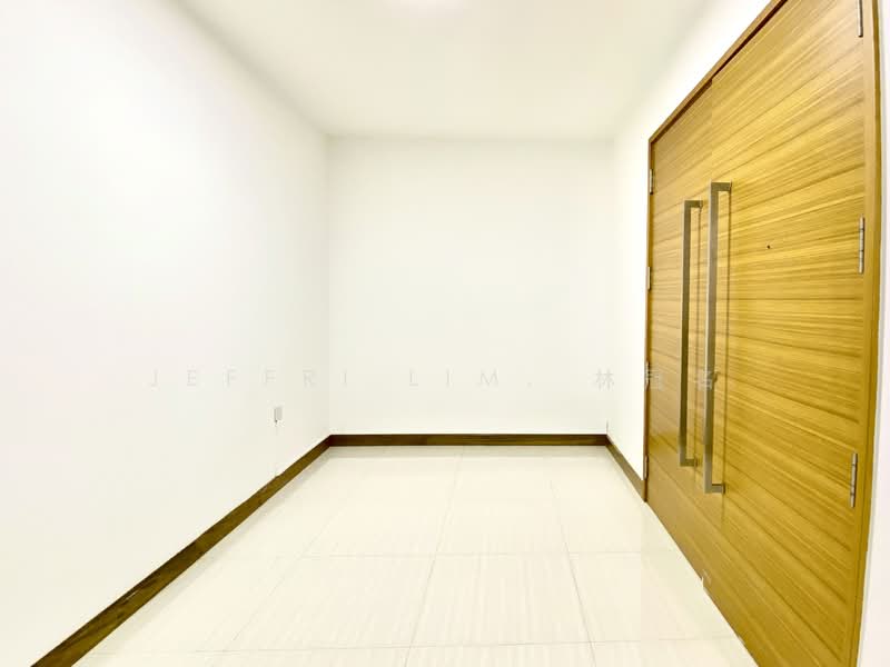 Woodhaven, 71 Woodgrove Avenue, 4 Bedrooms, 3,358 sqft, Cluster House For Sale, by Jeffri Lim, 林冠名, 500132039 - Entrance - PropertyGuru.com.sg