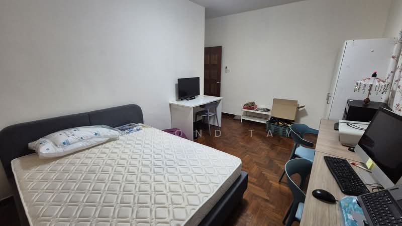 Room near Queenstown MRT, , Room Rental, 170 sqft, Bungalow House For Rent, by Raymond Tay, 500132084 - Bedroom - PropertyGuru.com.sg