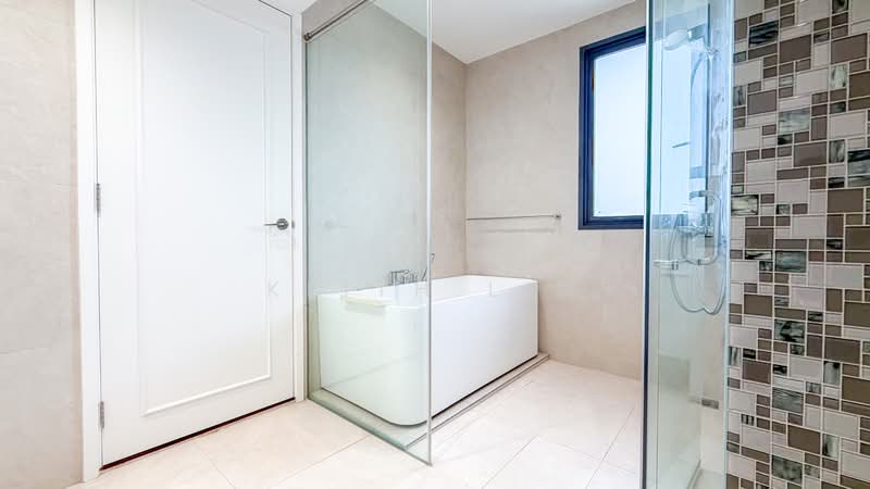 ⭐️ Move-In Ready Penthouse /w Lake Views | Huge Size | Beside MRT & Top International School⭐, , 4 Bedrooms, 2,278 sqft, Condominium For Sale, by Keith Lim, 500132085 - Bathroom - PropertyGuru.com.sg