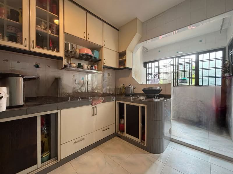 62 Lorong 4 Toa Payoh, 62 Lorong 4 Toa Payoh, 3 Bedrooms, 1,076 sqft, HDB Flat For Sale, by Jason Low, 500132086 - Kitchen - PropertyGuru.com.sg