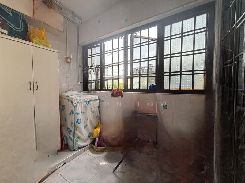 62 Lorong 4 Toa Payoh, 62 Lorong 4 Toa Payoh, 3 Bedrooms, 1,076 sqft, HDB Flat For Sale, by Jason Low, 500132086 - Service yard - PropertyGuru.com.sg