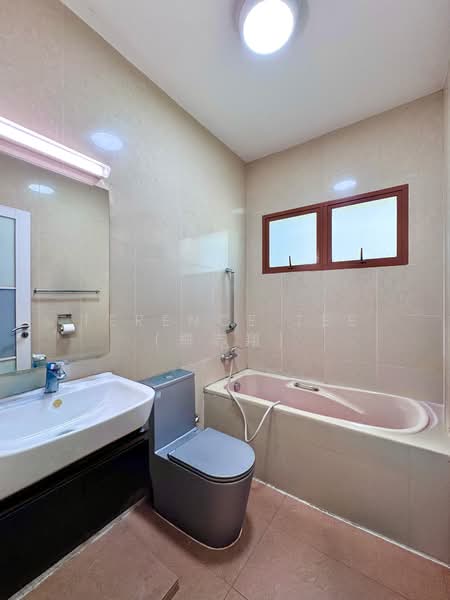 Seraya Breeze, 3 Seraya Road, 4 Bedrooms, 1,281 sqft, Apartment For Sale, by Terence Tee (郑志翔), 500132091 - Master Bathroom - PropertyGuru.com.sg