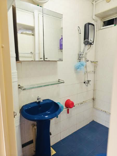 99 Whampoa Drive, 99 Whampoa Drive, 3 Bedrooms, 980 sqft, HDB Flat For Rent, by Mark Kong, 500132094 - Bathroom - PropertyGuru.com.sg