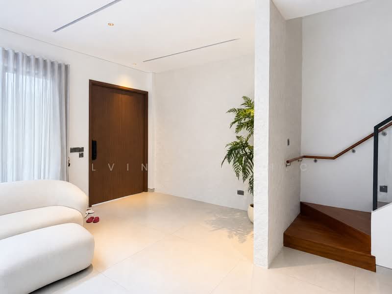 Renovated 3.5-Storey Corner Terrace with Lift & Roof Terrace in East Coast, Near MRT,Great Amenities, East Coast Road, Upper East Coast Road, Siglap, 7 Bedrooms, 5,500 sqft, Corner Terrace For Rent, by Alvin Choo H.C, 500132111 - Entrance - PropertyGuru.com.sg