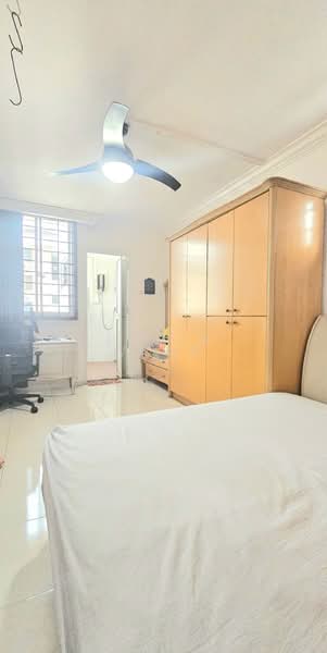 334 Woodlands Street 32, 334 Woodlands Street 32, 3 Bedrooms, 1,108 sqft, HDB Flat For Sale, by David Wong, 500132116 - Bedroom - PropertyGuru.com.sg