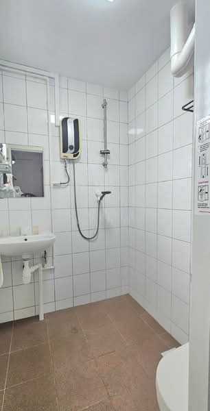334 Woodlands Street 32, 334 Woodlands Street 32, 3 Bedrooms, 1,108 sqft, HDB Flat For Sale, by David Wong, 500132116 - Bathroom - PropertyGuru.com.sg
