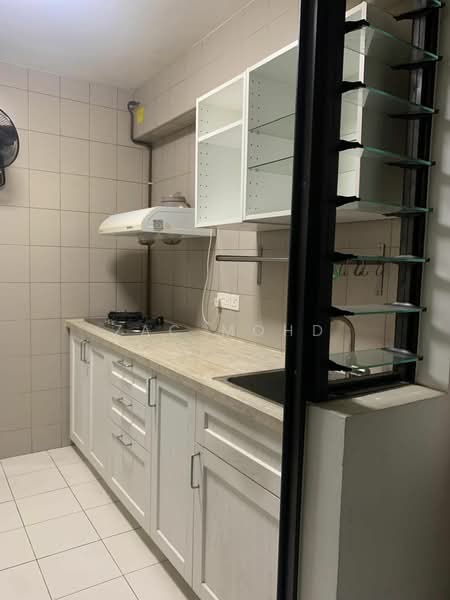 335B Yishun Riverwalk, 335B Yishun Street 31, 2 Bedrooms, 721 sqft, HDB Flat For Rent, by Zac Mohd, 500132117 - Kitchen - PropertyGuru.com.sg