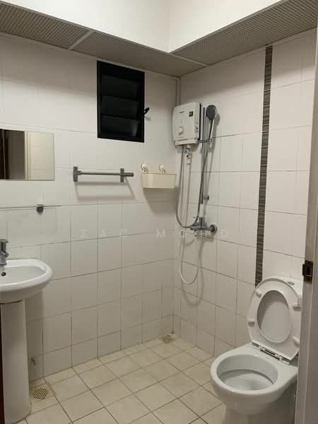 335B Yishun Riverwalk, 335B Yishun Street 31, 2 Bedrooms, 721 sqft, HDB Flat For Rent, by Zac Mohd, 500132117 - Bathroom - PropertyGuru.com.sg