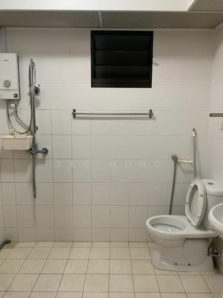 335B Yishun Riverwalk, 335B Yishun Street 31, 2 Bedrooms, 721 sqft, HDB Flat For Rent, by Zac Mohd, 500132117 - Bathroom - PropertyGuru.com.sg