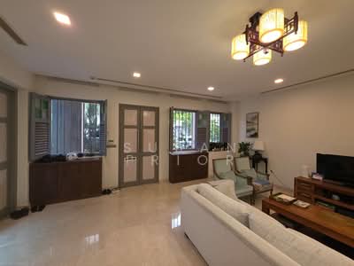 For Sale - East Coast Family Dream / Pool