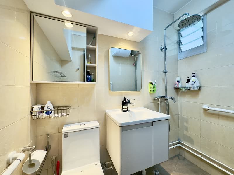 14 Ghim Moh Road, 14 Ghim Moh Road, 3 Bedrooms, 1,281 sqft, HDB Flat For Sale, by Farah Zack, 500132161 - Bathroom - PropertyGuru.com.sg
