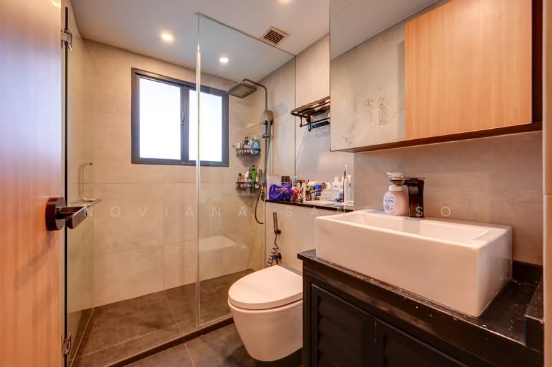 Regentville, 8 Hougang Street 92, 3 Bedrooms, 1,744 sqft, Condominium For Sale, by Noviana Santoso, 500132170 - Bathroom - PropertyGuru.com.sg