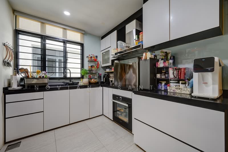 Regentville, 8 Hougang Street 92, 3 Bedrooms, 1,744 sqft, Condominium For Sale, by Noviana Santoso, 500132170 - Kitchen - PropertyGuru.com.sg