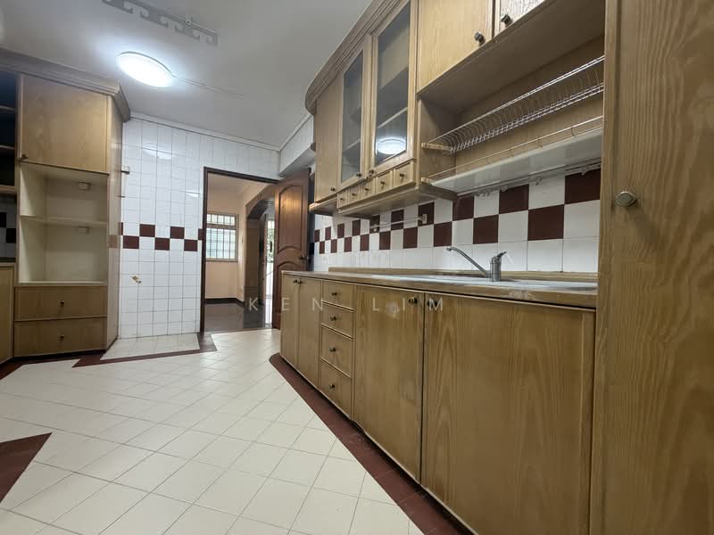 764 Choa Chu Kang North 5, 764 Choa Chu Kang North 5, 4 Bedrooms, 1,550 sqft, HDB Flat For Sale, by Ken Lim, 500132180 - spacious Kitchen with guest bathroom  - PropertyGuru.com.sg