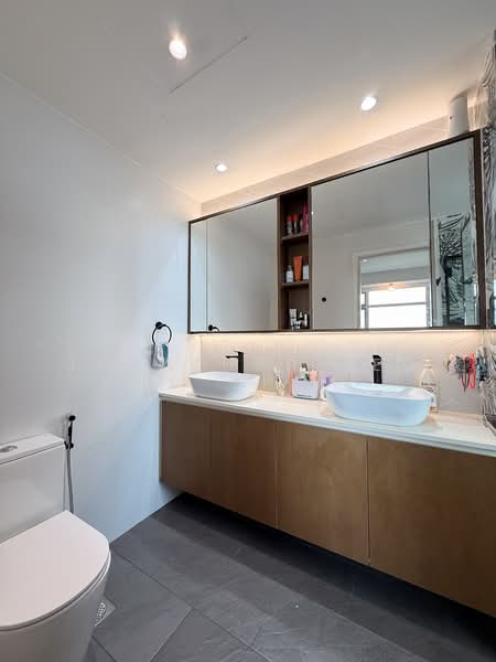 Summerhill, 52 Hume Avenue, 3 Bedrooms, 947 sqft, Condominium For Sale, by Jonathan Yeo, 500132183 - Master Bathroom - PropertyGuru.com.sg