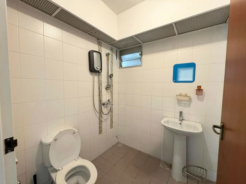 459 Yishun Avenue 11, 459 Yishun Avenue 11, 2 Bedrooms, 721 sqft, HDB Flat For Sale, by Mario Ong Jun Zhi, 500132187 - Bathroom - PropertyGuru.com.sg